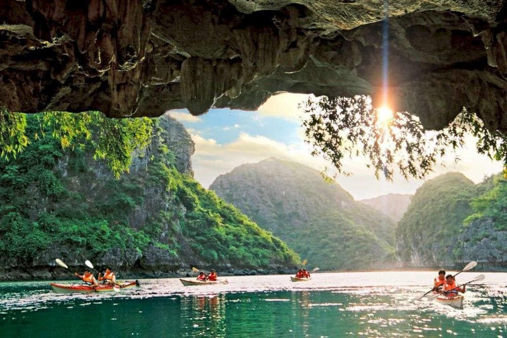 Dark Cave glows under the dry season sunlight, making it the perfect time to explore (Source: Vietnam Discovery)